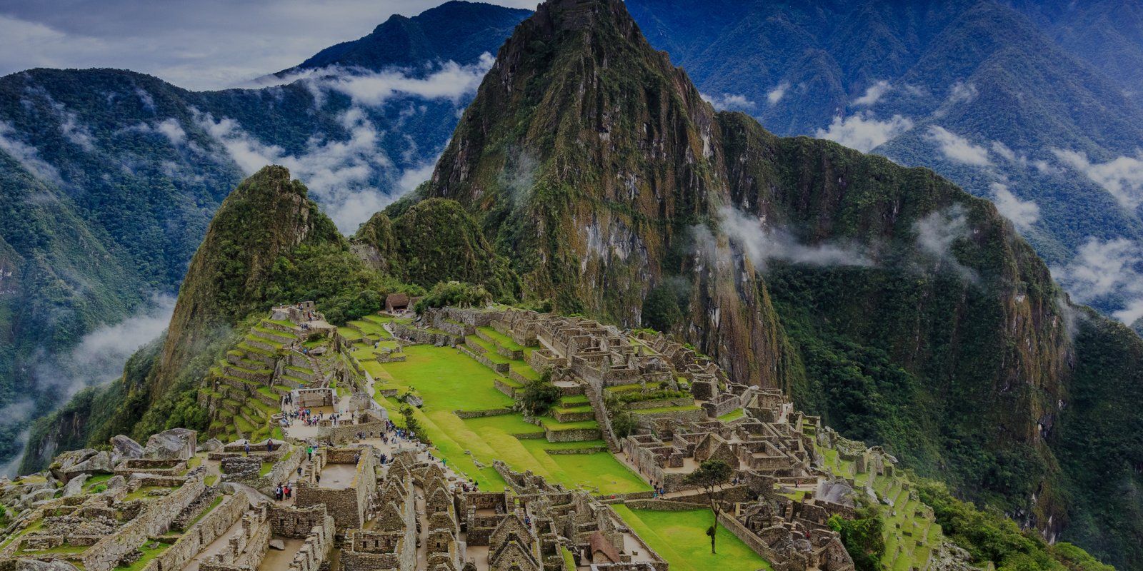 Machu Picchu entre las montañas de Perú